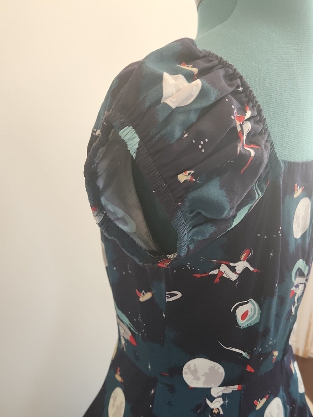 🚀Collectif Navy Space-Print Dress with Red And Dark Blues. SZ M US 8 Uk 12 - Picture 9 of 12